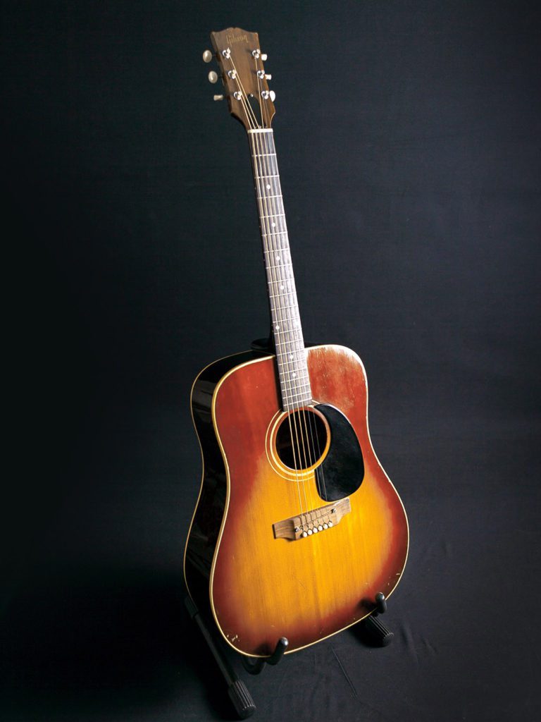 Gibson_J45Deluxe_1969_0-768x1024.jpg