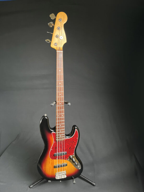 Squier Jazz Bass Burst Electric Bass Guitar w Hard Case - 7101271250712007 - 01