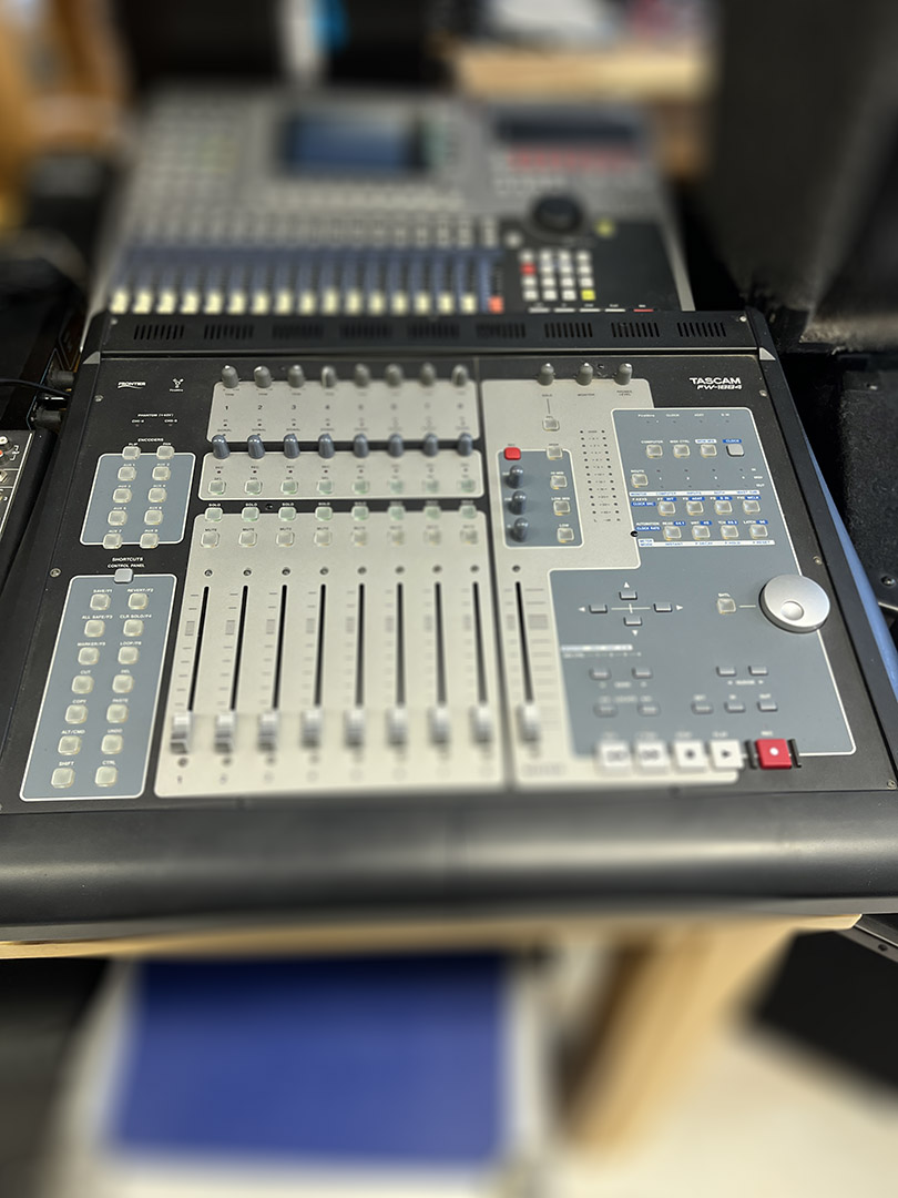 Tascam FW-1884 Audio Interface, MIDI, DAW
