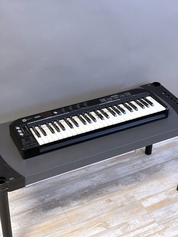 Monoprice M Pro Audio Series 606607 MIDI Keyboard