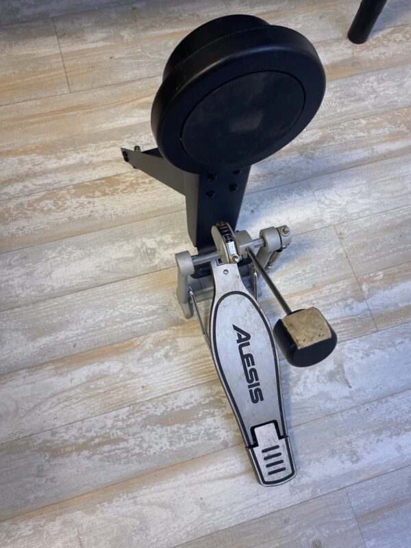 Alesis Kick Pedal and Pad 7601180250913017 1