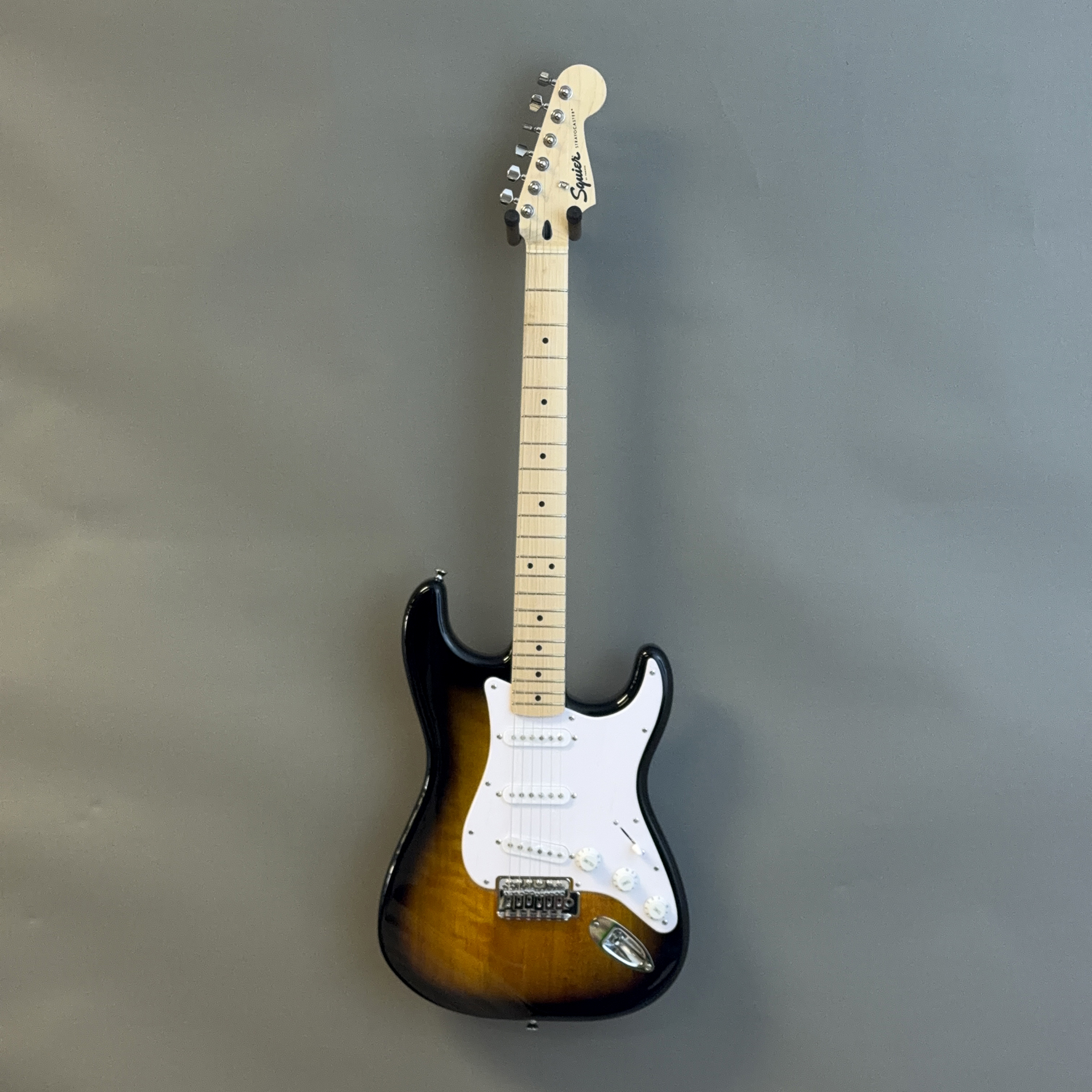 Squier Sonic Series Stratocaster Pack - 2-color Sunburst | The