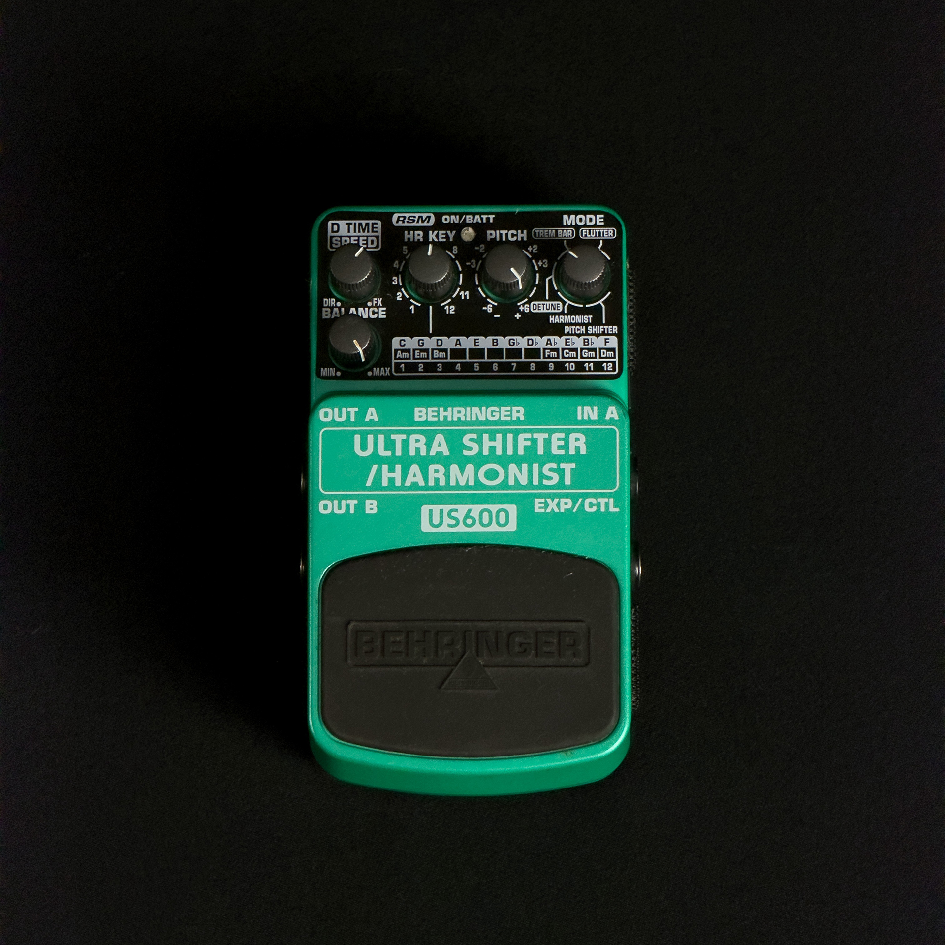 Behringer US600 Ultra Shift / Harmonist Effect Pedal | The Local