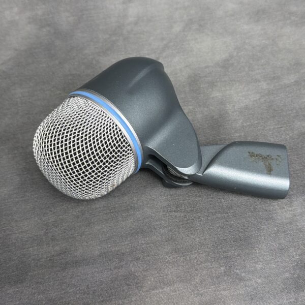 Shure BETA 52A Supercardioid Dynamic Bass Drum Microphone